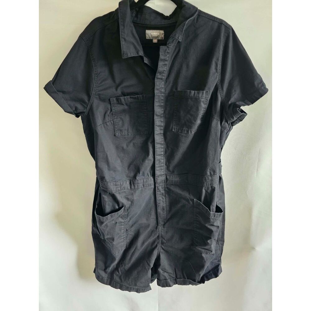 Torrid Black Utility Romper Size 20 Cotton Spandex Cargo Pocket Short Sleeve